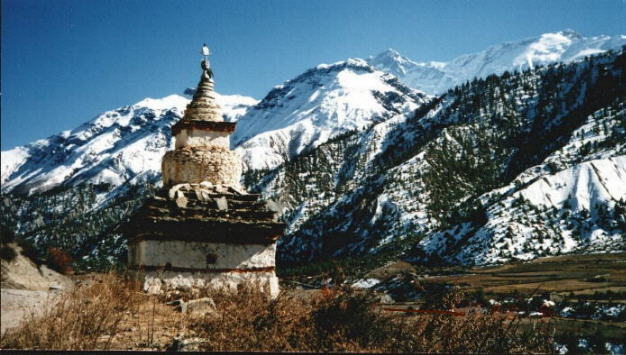 An Account and Photo Gallery of a trek in the Nepal Himalaya around the Annapurna Himal crossing the Tharong La high pass