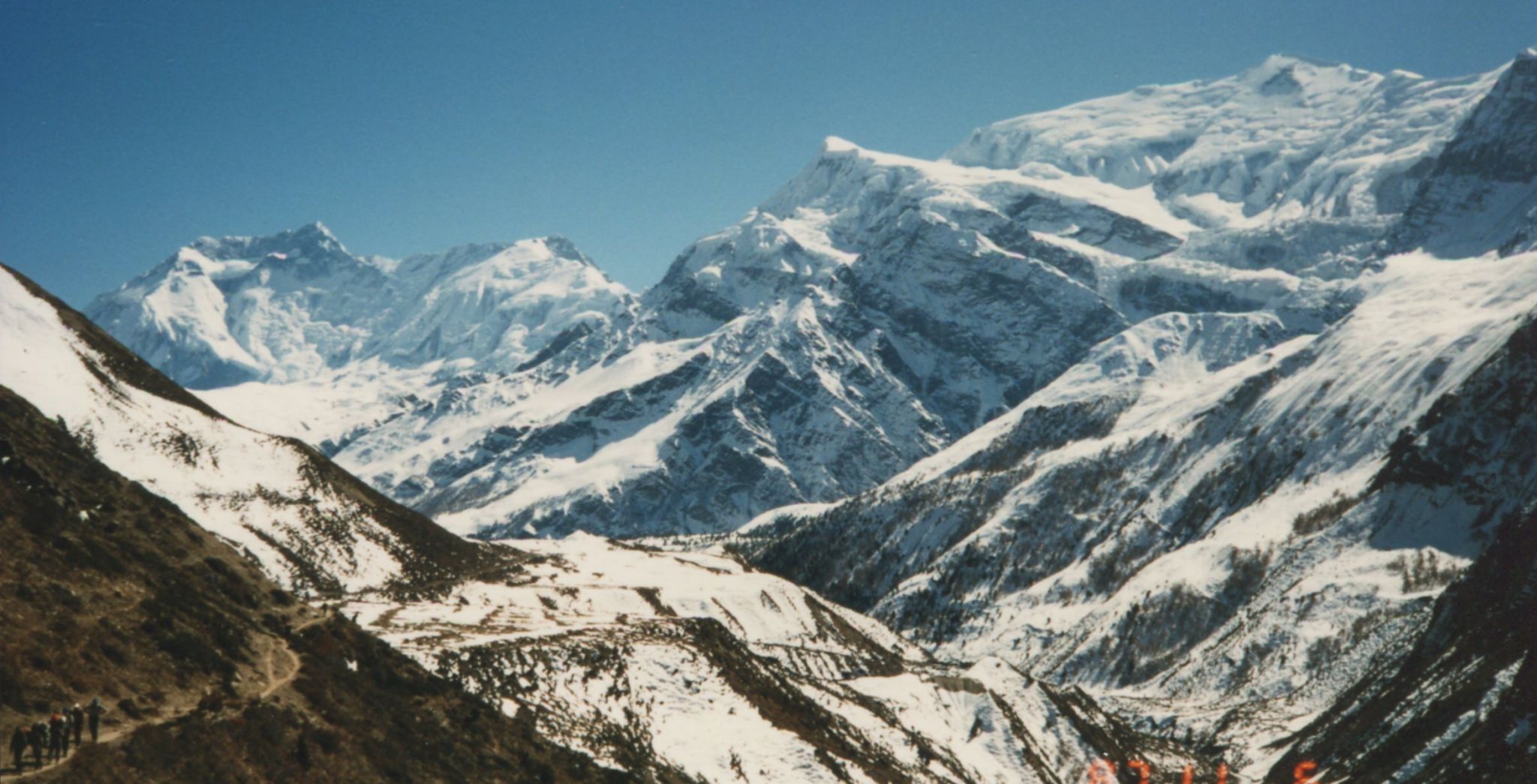 Annapurna Himal on ascent from Manang to Tharong La