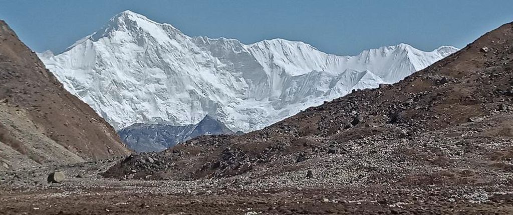 Mount Cho Oyo at head of Gokyo Valley