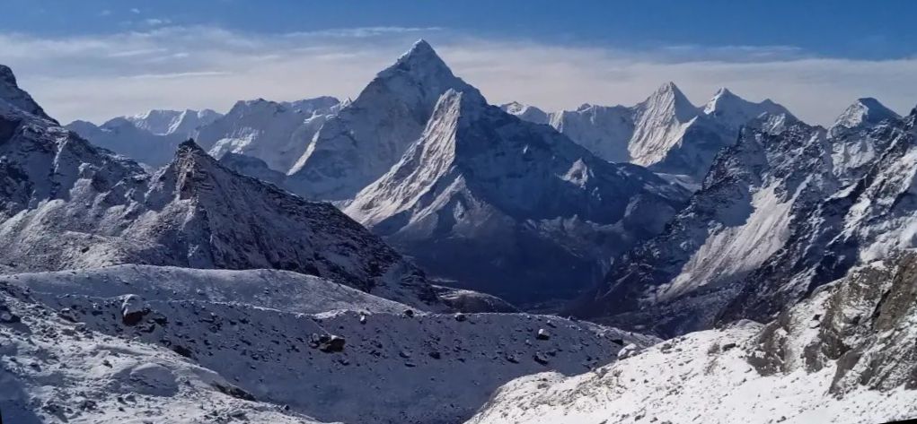 Ama Dablam on ascent to Chola La