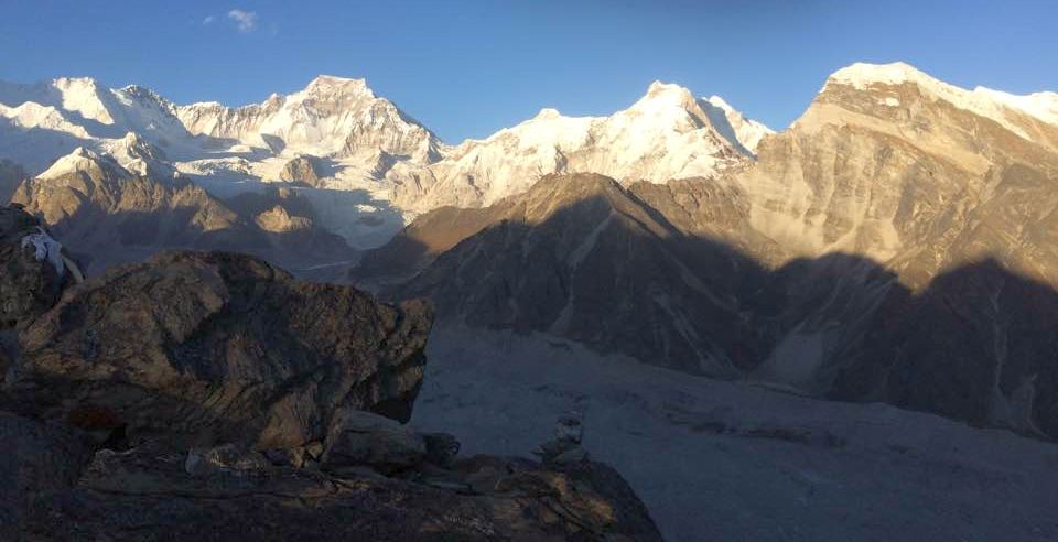 Cho Oyu , Gyachung Kang, Cha Kung and Lobuje Peak above Ngozumpa Glacier