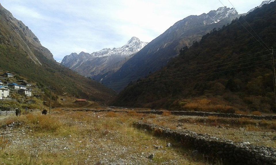 View down Buri Gandaki Valley from Samdu