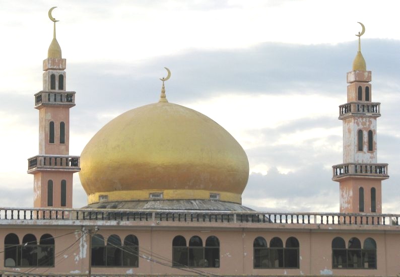 The Dubai International ( Nur il-Ihsan ) Mosque in Phnom Penh