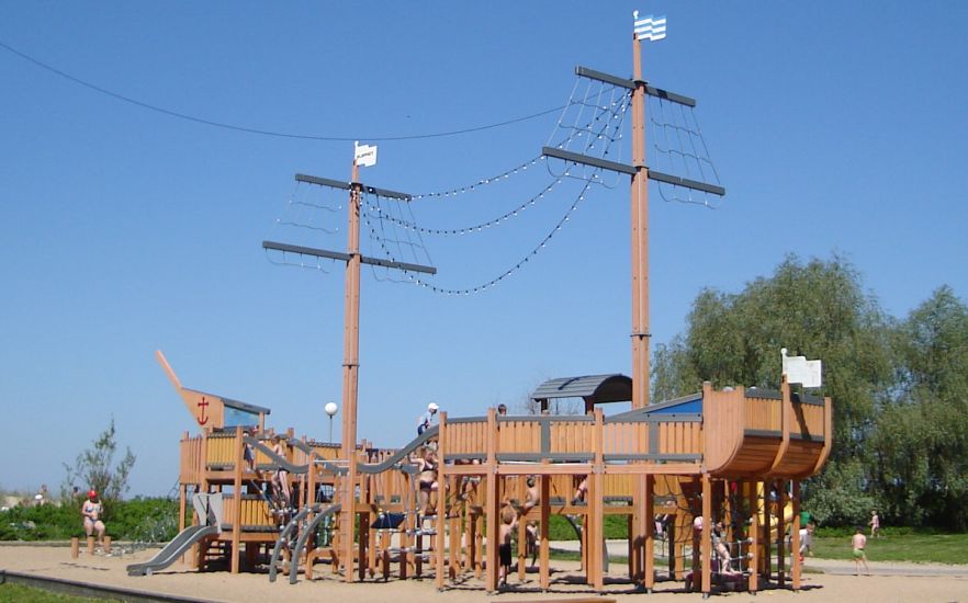 Playpark a tStroomi Beach on Kopli Bay