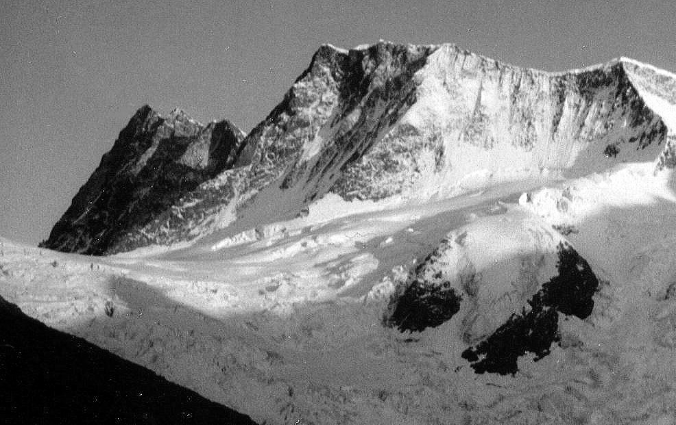 Finsteraarhorn from Schreckhorn