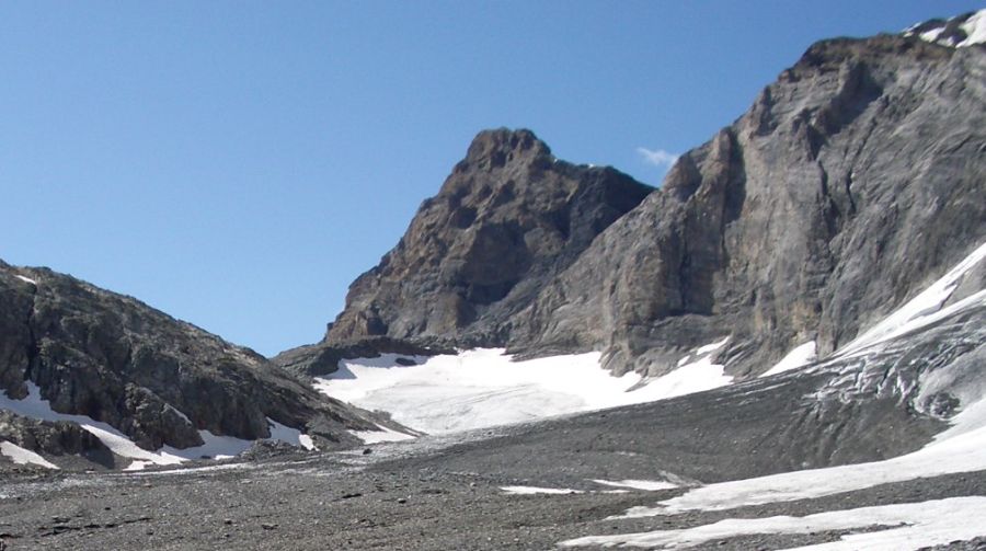 Approaching the Lotschen Pass