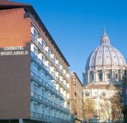 http://www.hotelenthusiast.com/autumn/Rome/romeintro.php