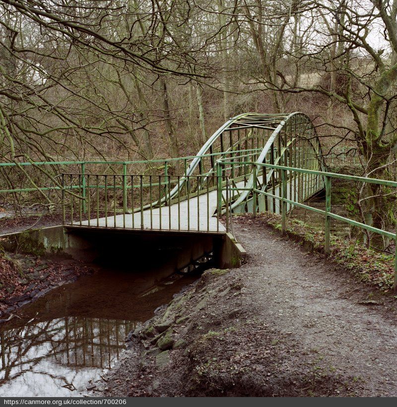 Bridge over Almond River in Almondell Country Park