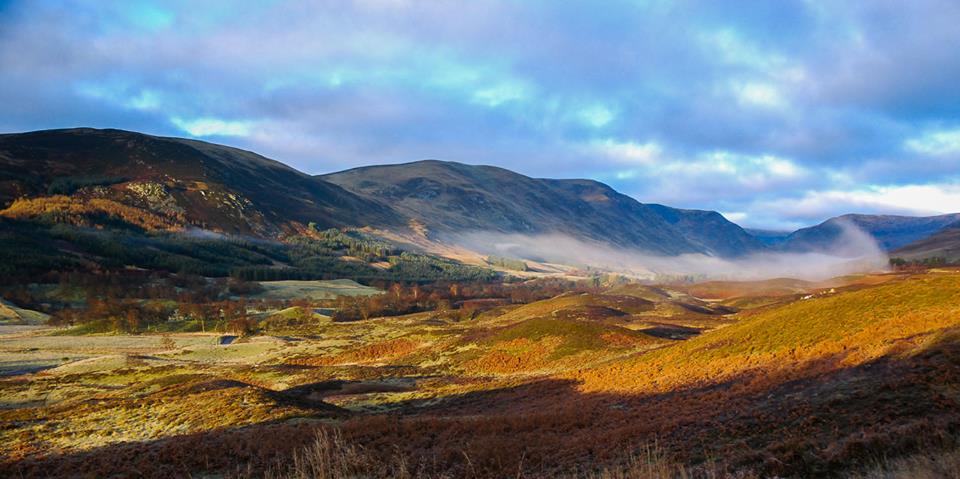 Driesh ( 947m ) and Mayar ( 928m ) above Glen Clova