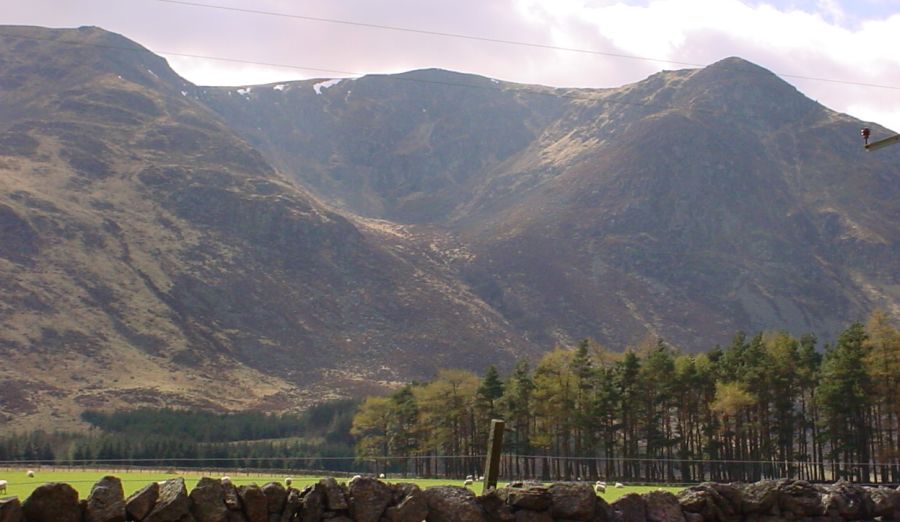 Driesh ( 947m ) and Mayar ( 928m ) above Glen Clova