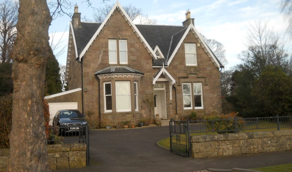 Villa on the Shore Path at Dumbarton