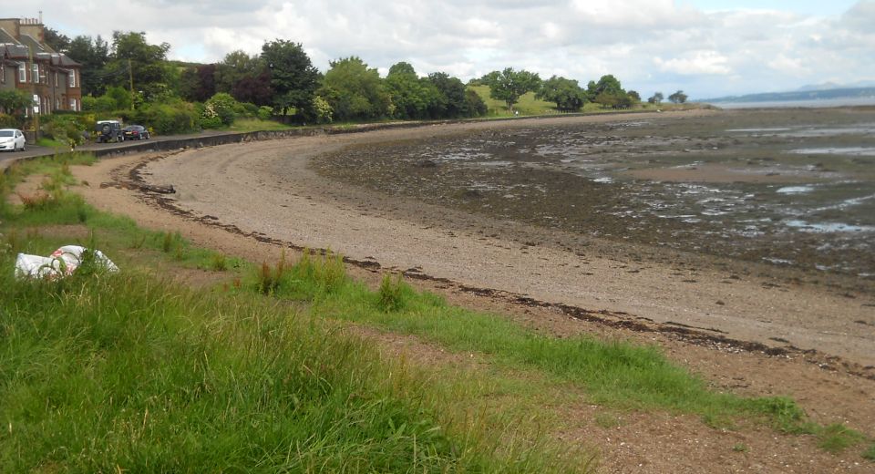 Beach at Blackness Village at start of path to Bo'ness