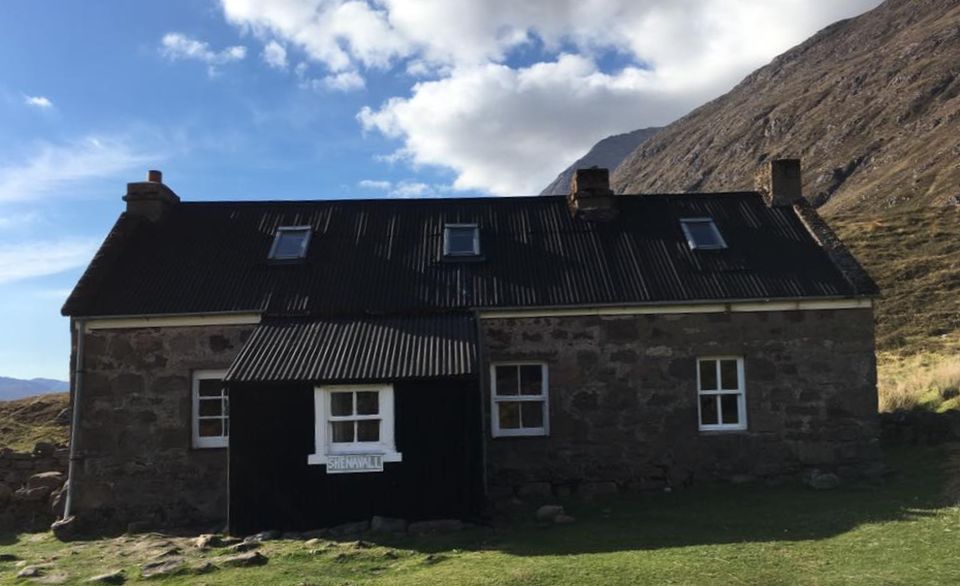 Sheneval Bothy beneath An Teallach