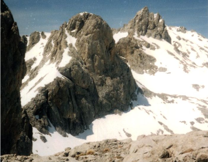 Torre de Salinas and Torre del Hoyo de Llordes, Picos de Europa